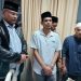 Pj Gubernur Aceh, Safrizal ZA, melayat jenazah ulama kharismatik Aceh, Tgk Ishak bin Ahmad di RSUDZA Banda Aceh, Selasa (5/11/2024). Foto: Ist
